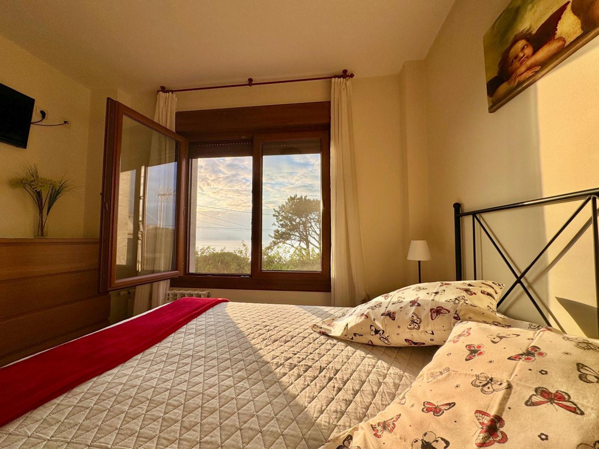 Rooms Peregrinos B Casa Alicia Rosal Exterior photo